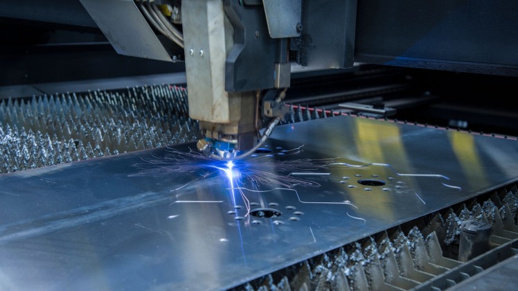 ماشین‌کاری با پرتو لیزر (Laser Beam Machining) چیست؟ بررسی فرآیند، مزایا و کاربردها